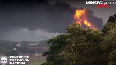 Panama, i video della palla di fuoco dopo l'esplosione di un'autocisterna vicino al 'Ponte delle Americhe'