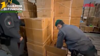 Roma, Gdf sequestra oltre 7mila paia di scarpe per bambini contraffatte
