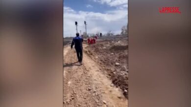 Iran, attacco alla linea ferroviaria a Karaj: feriti portati via in barella
