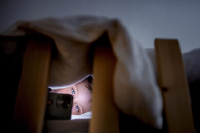 Sonno difficile per gli adolescenti? La soluzione passa per la scuola