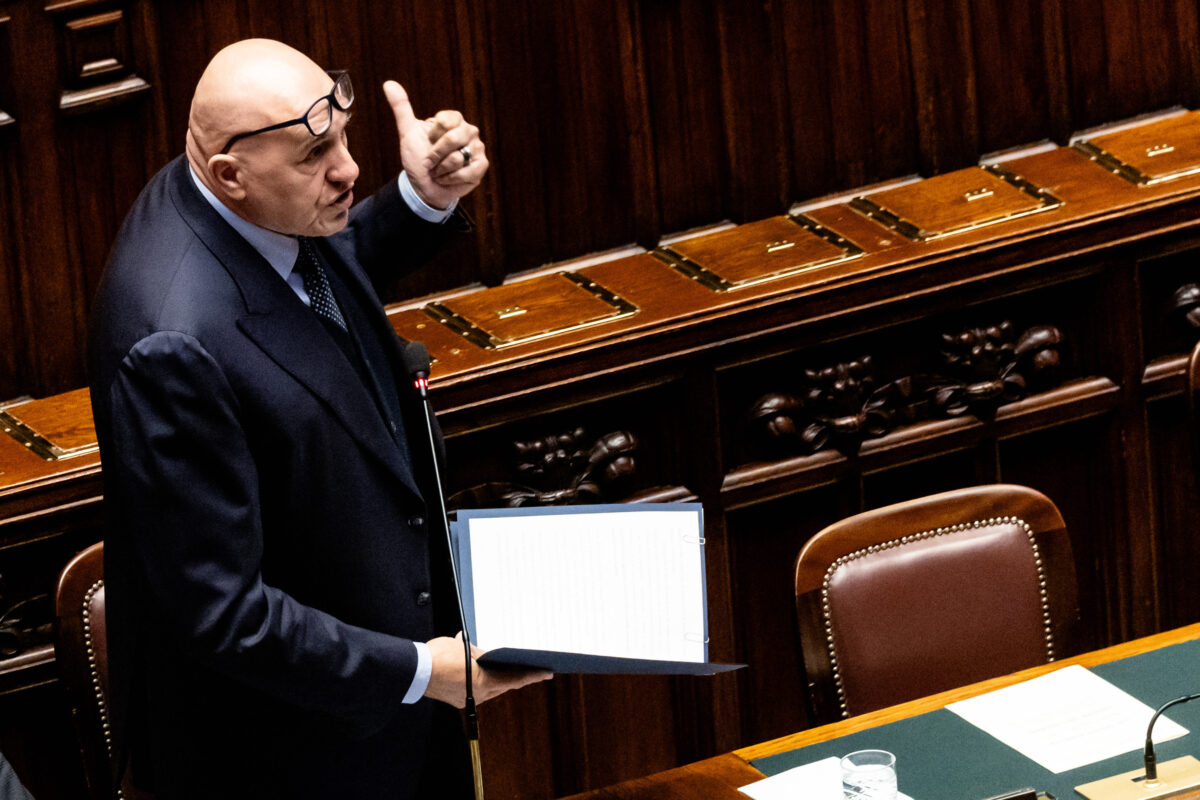 Iran, Crosetto: “Da 75 anni nessun governo ha messo in discussione accordi su basi Usa”