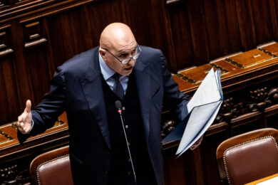 Iran, Crosetto: “Da 75 anni nessun governo ha messo in discussione accordi su basi Usa”