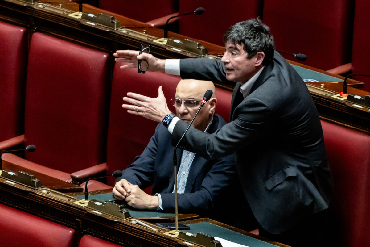 Iran, Crosetto: “Da 75 anni nessun governo ha messo in discussione accordi su basi Usa”