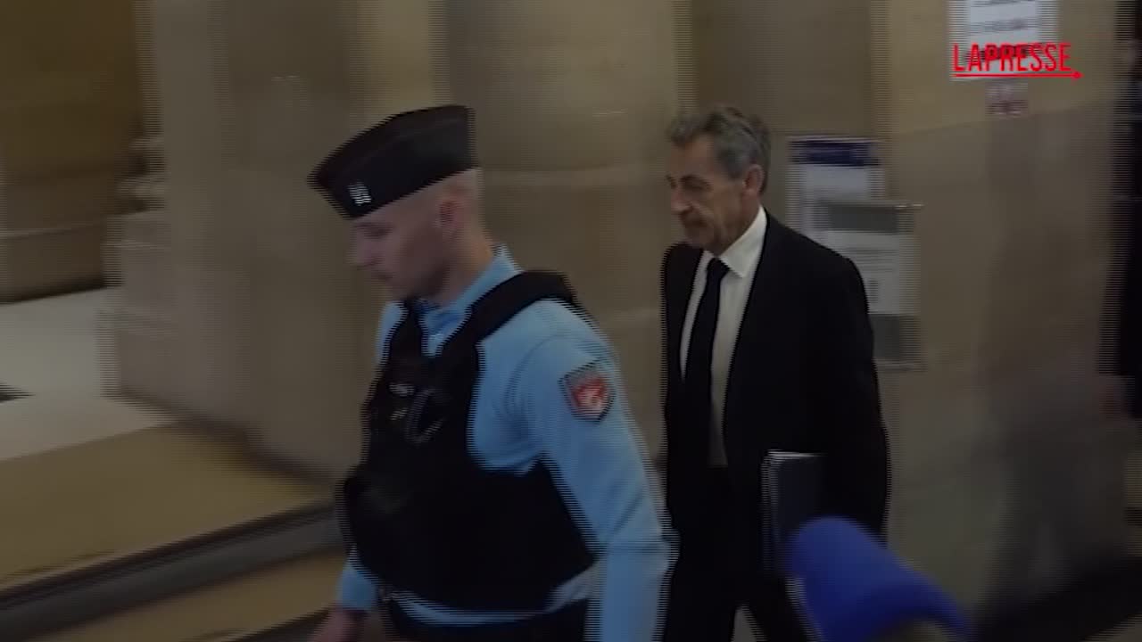 francia sarkozy arriva al tribunale di parigi insieme a carla bruni sono innocente da Lapresse.it francia sarkozy arriva al tribunale di parigi insieme a carla bruni sono innocente