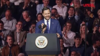 Ungheria, la telefonata di Trump a Vance durante il comizio di Orbán: "È un uomo fantastico"