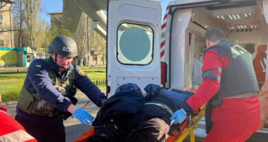 Ucraina, drone su autobus a Nikopol: 4 morti. Zelensky: “Terrore russo”