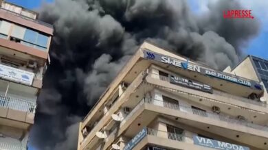 Libano, incendio nel cuore di Beirut dopo un attacco israeliano