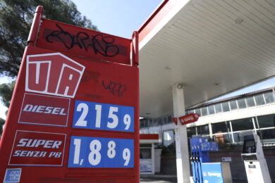 Carburanti, Codacons: “Il gasolio verso 2,2 euro in Italia nonostante crollo del prezzo del petrolio”
