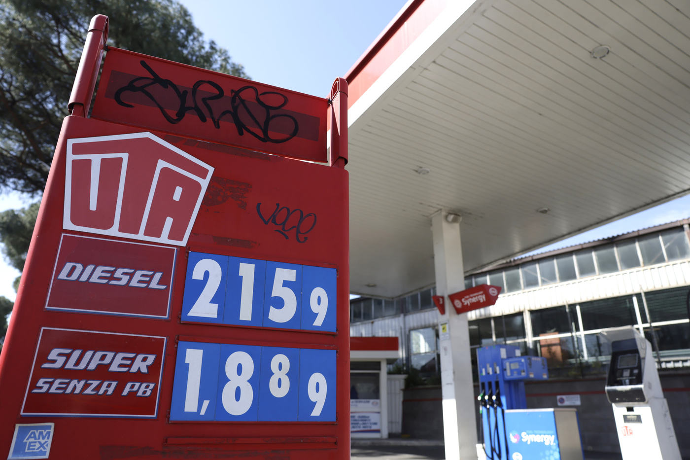 Carburanti, Codacons: “Il gasolio verso 2,2 euro in Italia nonostante crollo del prezzo del petrolio”