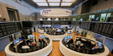 Prezzo del petrolio, i future crollano del 6% dopo l’annuncio di Trump sulla tregua in Iran