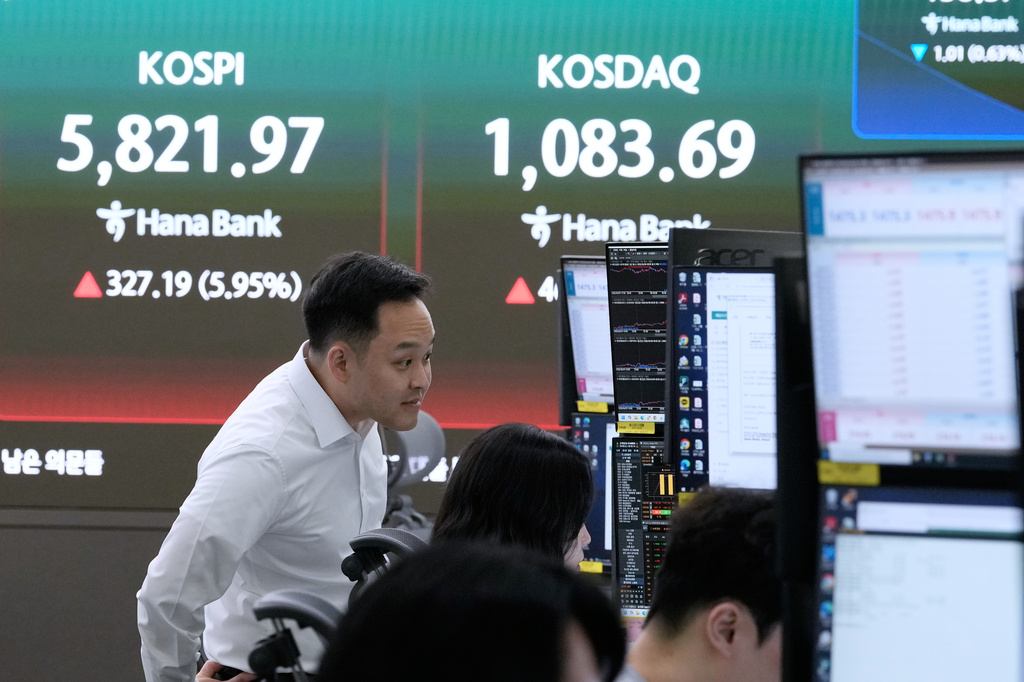 Prezzo del petrolio, i future crollano del 6% dopo l’annuncio di Trump sulla tregua in Iran