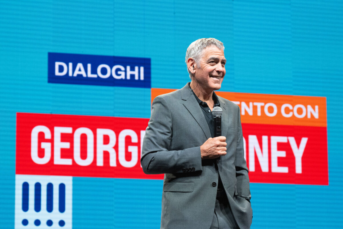 Iran, Clooney contro Trump: “Minacciare la fine di una civiltà è un crimine di guerra”