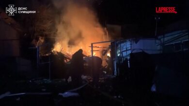 Ucraina, attacco russo a Sumy su zona residenziale: distrutte diverse abitazioni