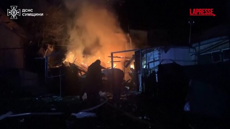 Ucraina, attacco russo a Sumy su zona residenziale: distrutte diverse abitazioni
