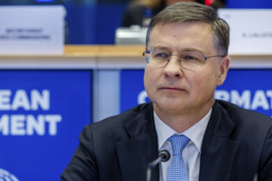 Dombrovskis: “Rischio stagflazione, ma no a stop Patto stabilità”