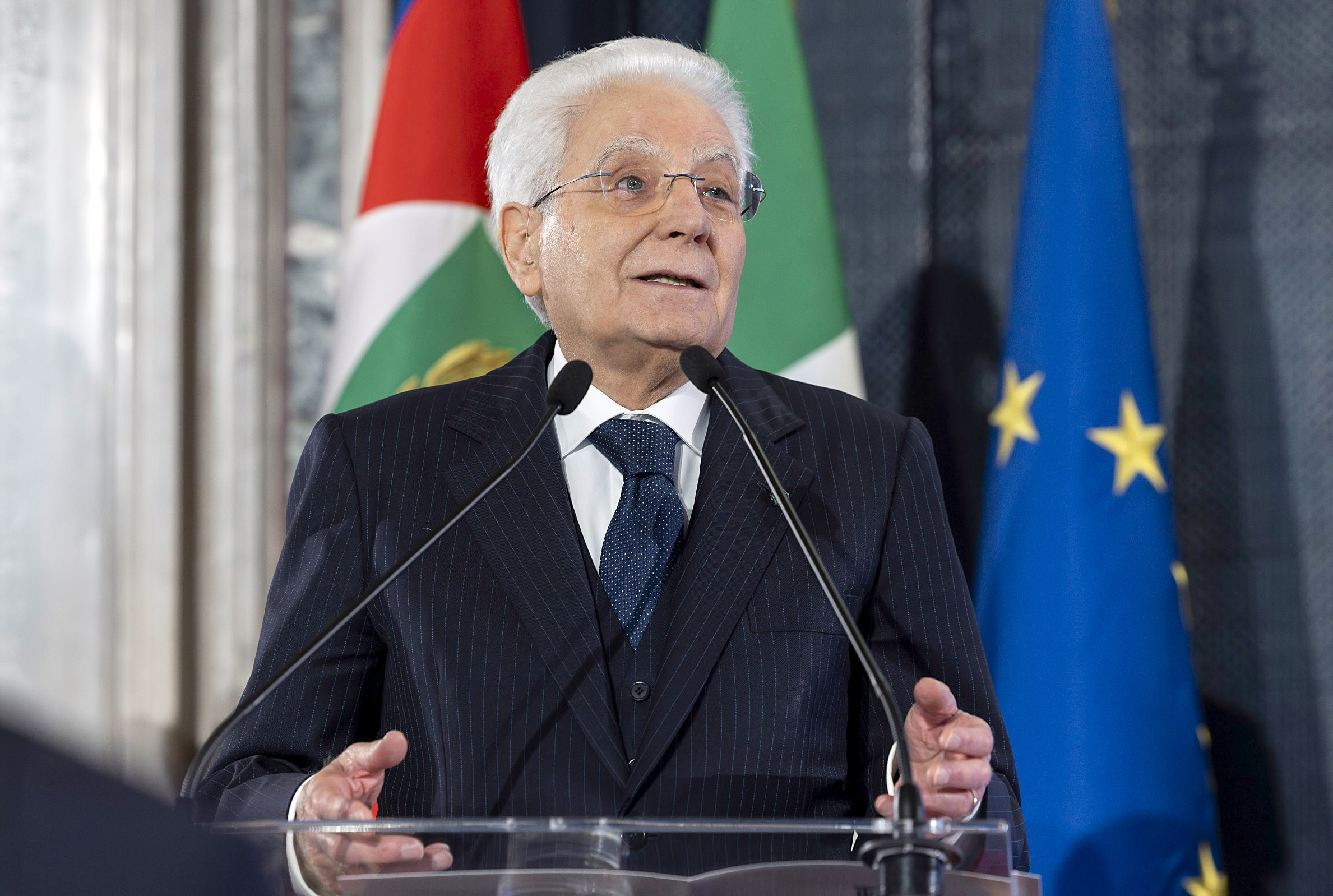 Mattarella: “Procedere velocemente con difesa comune Ue”