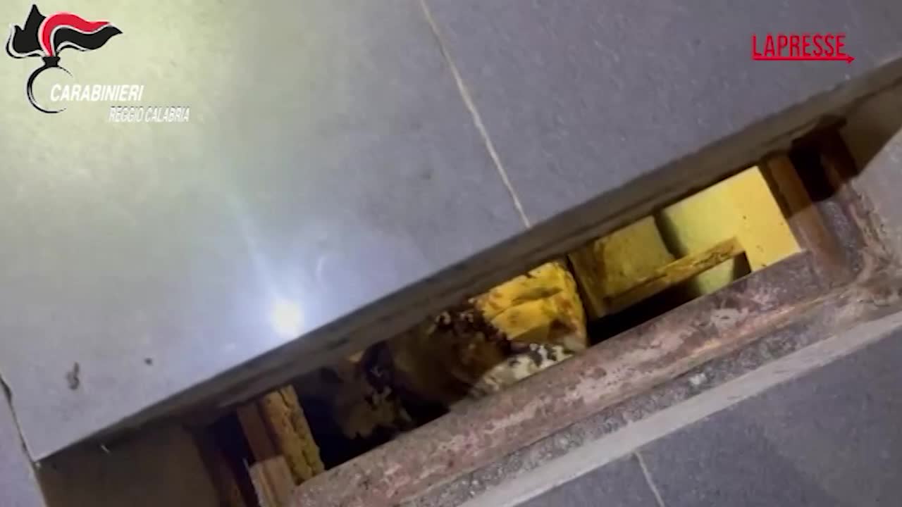 Reggio Calabria, trovato arsenale in un bunker sotto a un casolare: arrestato un uomo