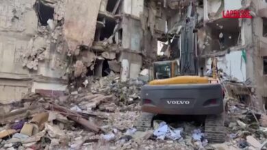 Raid israeliani in Libano: si cercano sopravvissuti