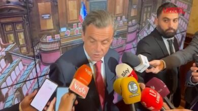 Calenda: "Il centrosinistra non è pronto a governare, crolla il mondo e fanno corrida"