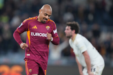 Malen ne fa 3 al Pisa, la Roma resta in scia per la Champions League