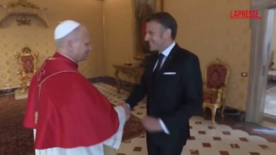 Vaticano, Emmanuel Macron ricevuto da Papa Leone XIV
