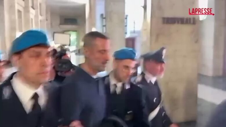 Omicidio Rogoredo, Cinturrino arriva in tribunale per l'incidente probatorio