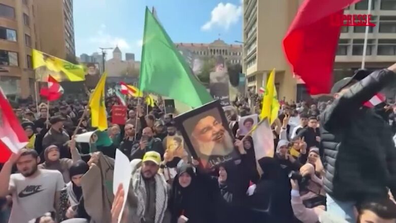 Libano, in migliaia protestano contro i negoziati con Israele