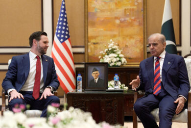 Iran, storici colloqui tra Teheran e Washington in Pakistan. Trattative avanti a oltranza