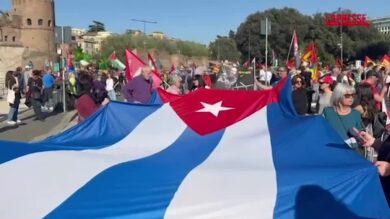 Cuba, in migliaia a Roma in marcia per solidarietà al popolo cubano