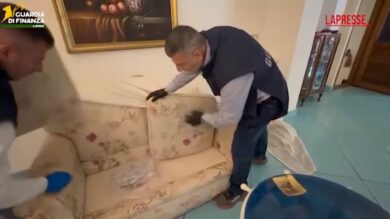 Latina, sequestrati 30 chili di droga: tre arresti. Gli stupefacenti nascosti nel frigo e nei divani
