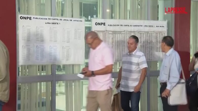 Perù, cittadini al voto per eleggere il nuovo presidente tra 35 candidati