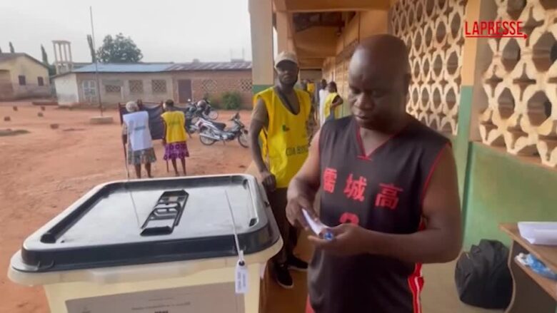 Benin, elettori ai seggi per le presidenziali