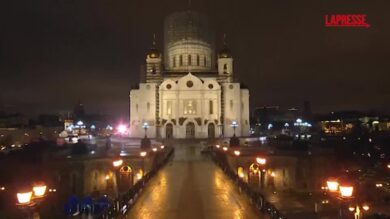 Russia, Putin nella chiesa di Cristo Salvatore a Mosca per la Pasqua ortodossa