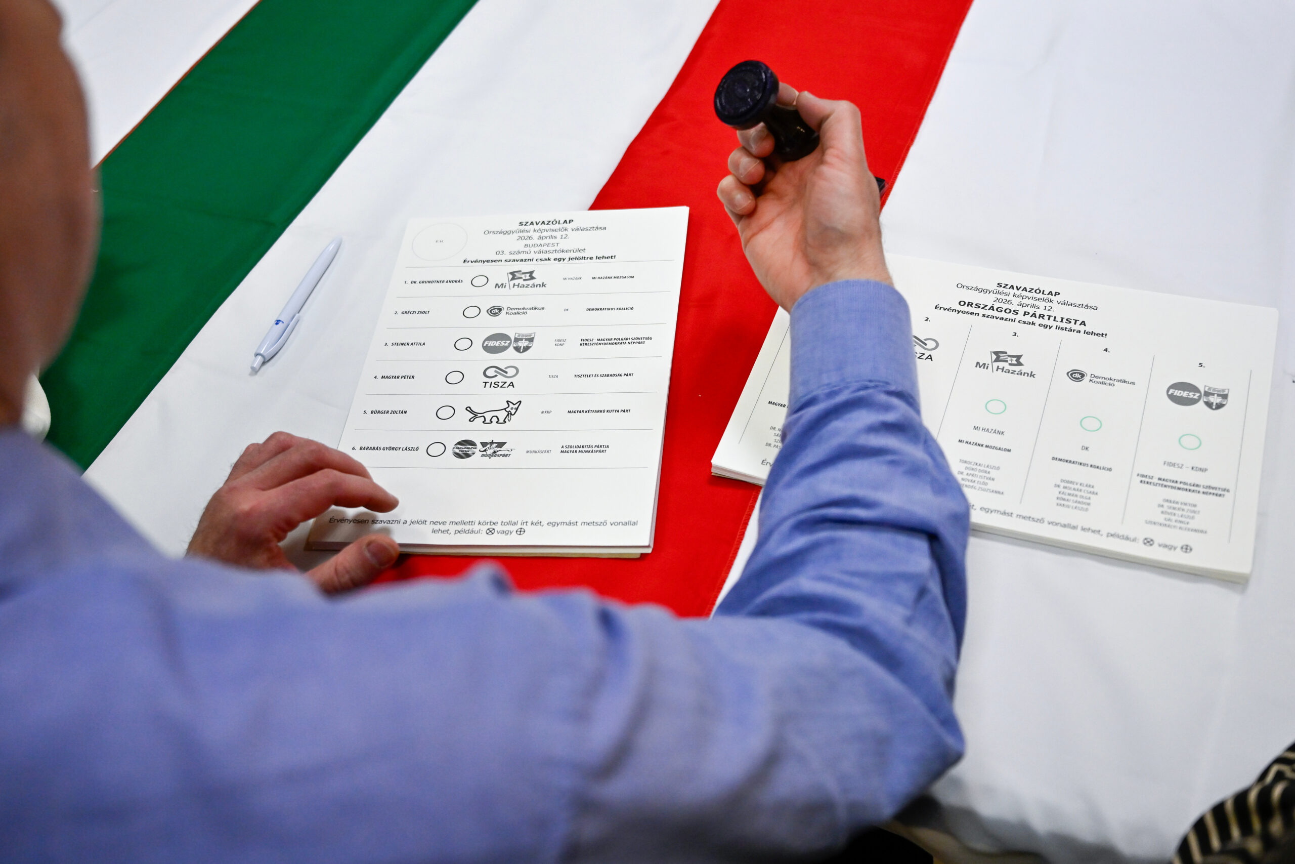 Elezioni in Ungheria, seggi aperti: sfida tra Orban e Magyar