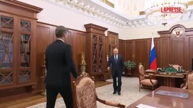 Russia, Putin incontra il capo dell'agenzia spaziale in vista dell'anniversario di Gagarin