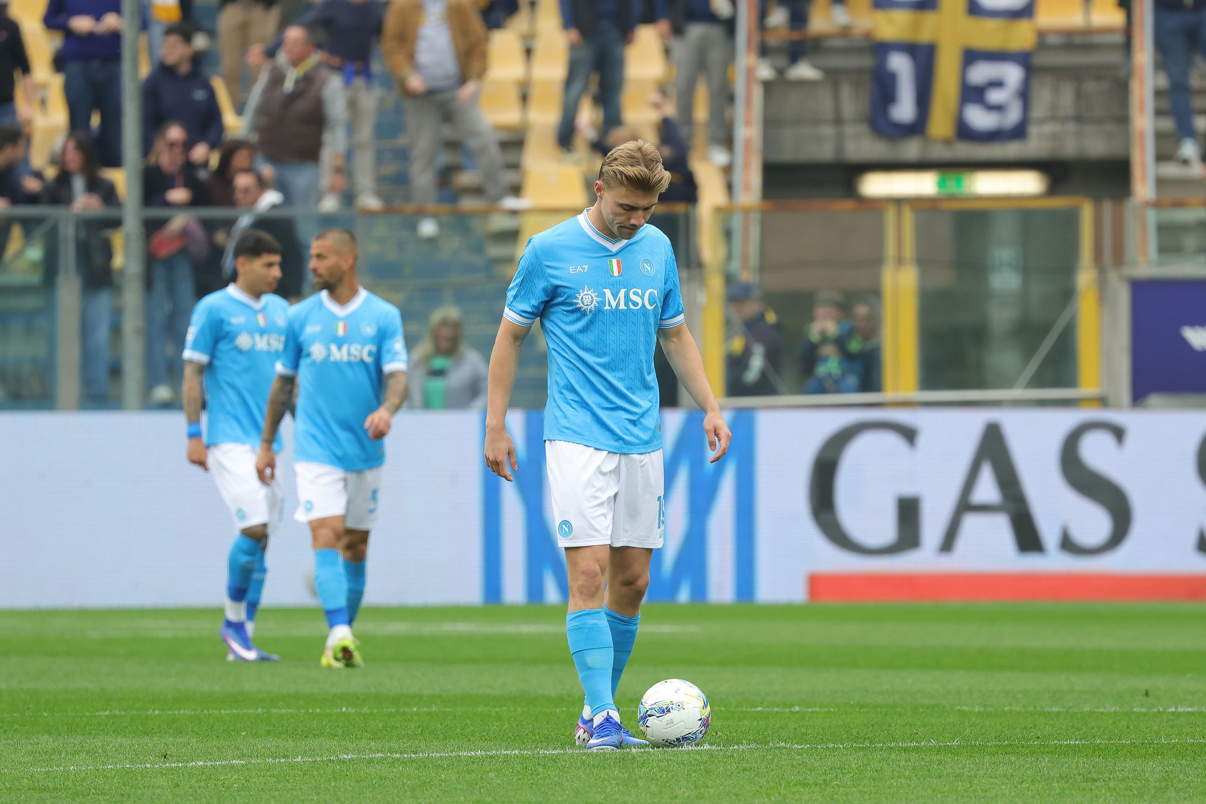 Serie A, Parma-Napoli 1-1: McTominay replica a Strefezza