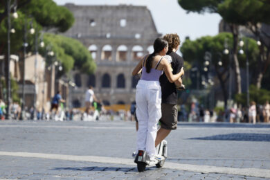 Traumi da monopattino, è boom a Roma. In 70% casi giovani, picco il venerdì