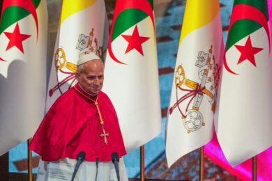 Leone XIV in Algeria: “Non ho paura di Trump”. Meloni: “Inaccettabili parole del presidente Usa sul Papa”