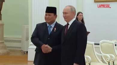 Russia, Putin incontra il presidente indonesiano Subianto: "Lieto che i nostri incontri siano diventati regolari"