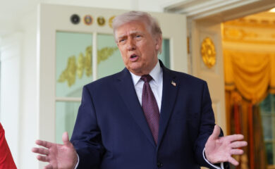 Iran, Trump conferma il blocco di Hormuz. Teheran: “Atto che equivale a pirateria” – La diretta