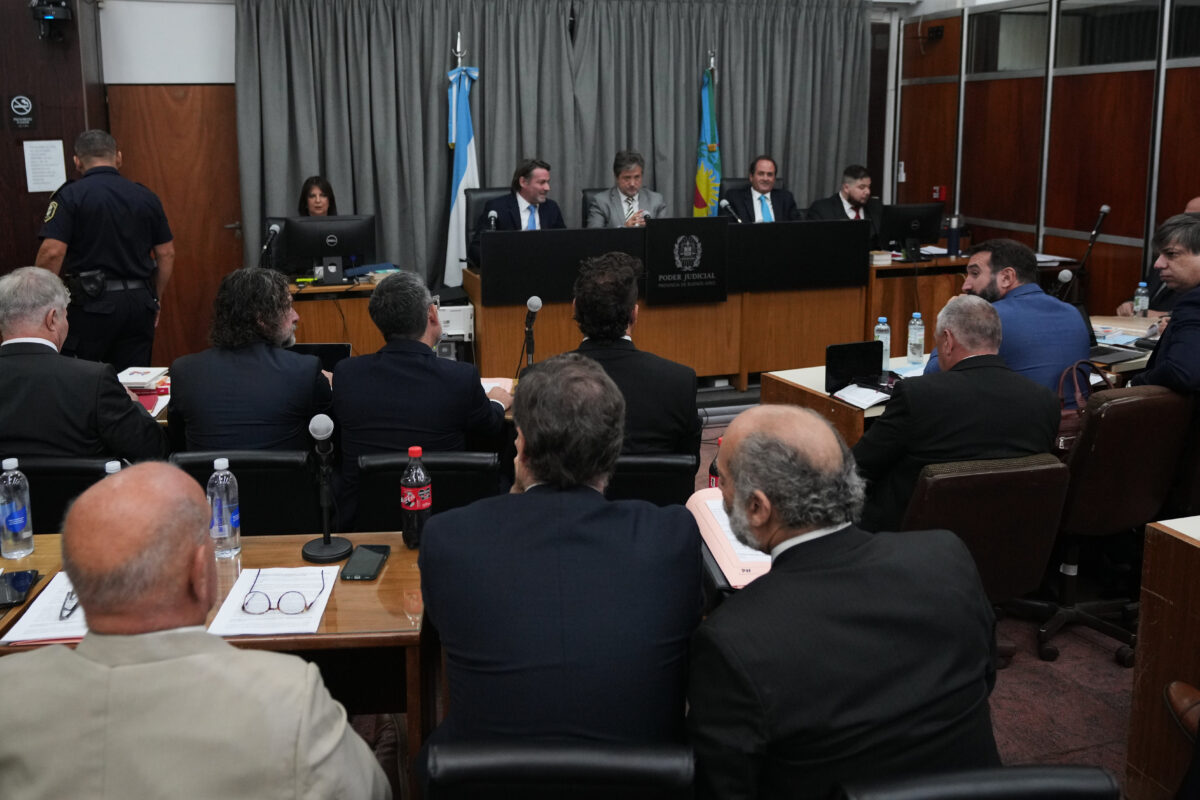 Maradona, ripreso oggi il processo sulla morte del campione. Legale famiglia: “Fiducia nei giudici” Maradona, ripreso oggi il processo sulla morte del campione. Legale famiglia: “Fiducia nei giudici”