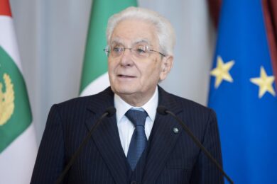 Mattarella: “Il potere può inebriare, ai potenti consiglio l’autoironia per evitare imbarazzo”