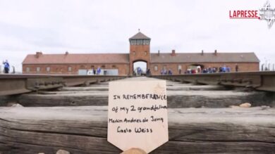 Polonia, migliaia di persone radunate per l’annuale ‘Marcia dei vivi’ ad Auschwitz