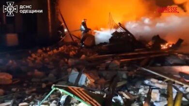 Ucraina, l'incendio al porto di Odessa dopo un attacco russo