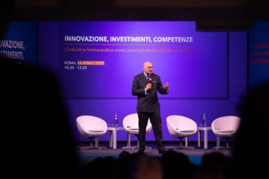 Farmaci e guerra in Iran, dall’alluminio al vetro: tutti gli aumenti