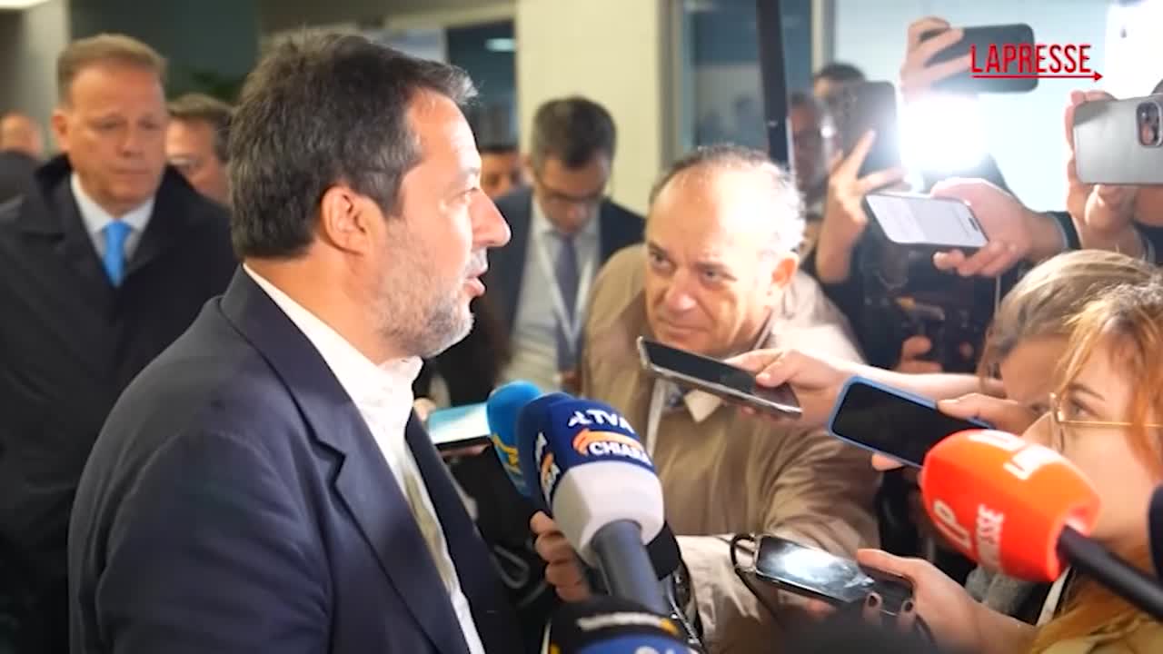 Salvini: "Occorrono nervi saldi, attacco al Papa fuori luogo"