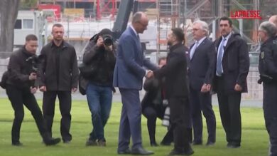 Ucraina, Zelensky accolto a Berlino dal cancelliere Merz