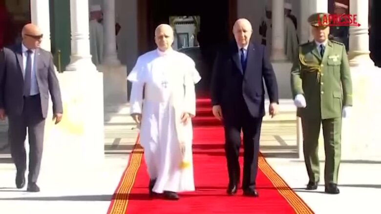 Papa Leone XIV lascia l'Algeria e vola in Cameroon: in programma l'incontro con Paul Biya