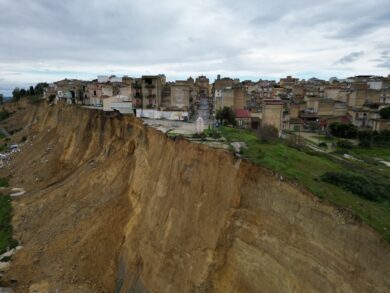 Frana Niscemi, 13 indagati: fra questi anche gli ultimi quattro presidenti della Sicilia