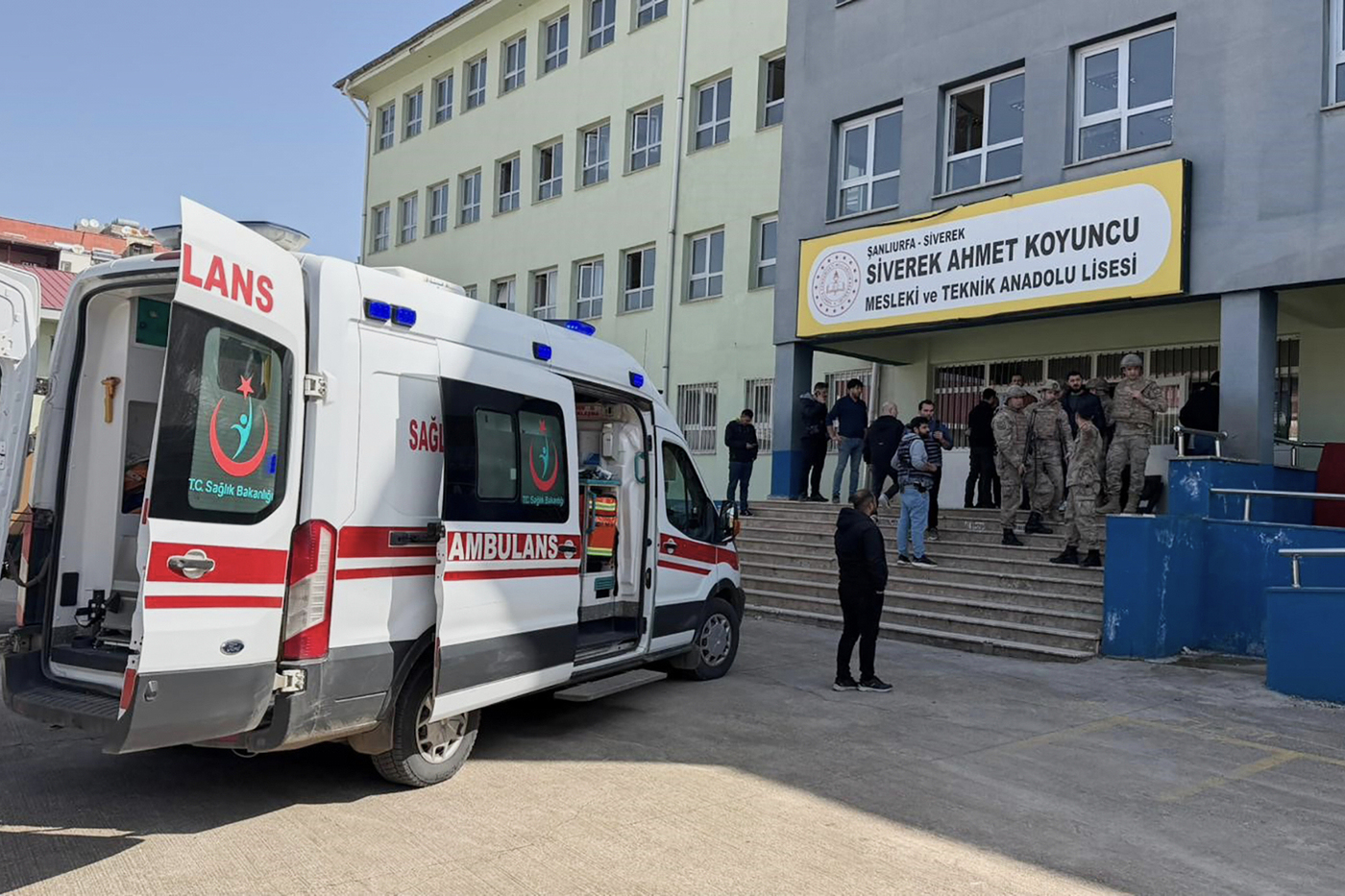 turchia altra sparatoria in una scuola ci sarebbero sono morti e feriti da Lapresse.it turchia altra sparatoria in una scuola ci sarebbero sono morti e feriti